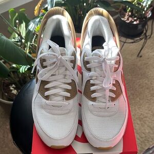 Men’s Nike Air Max 90 FlyEase White & Gold